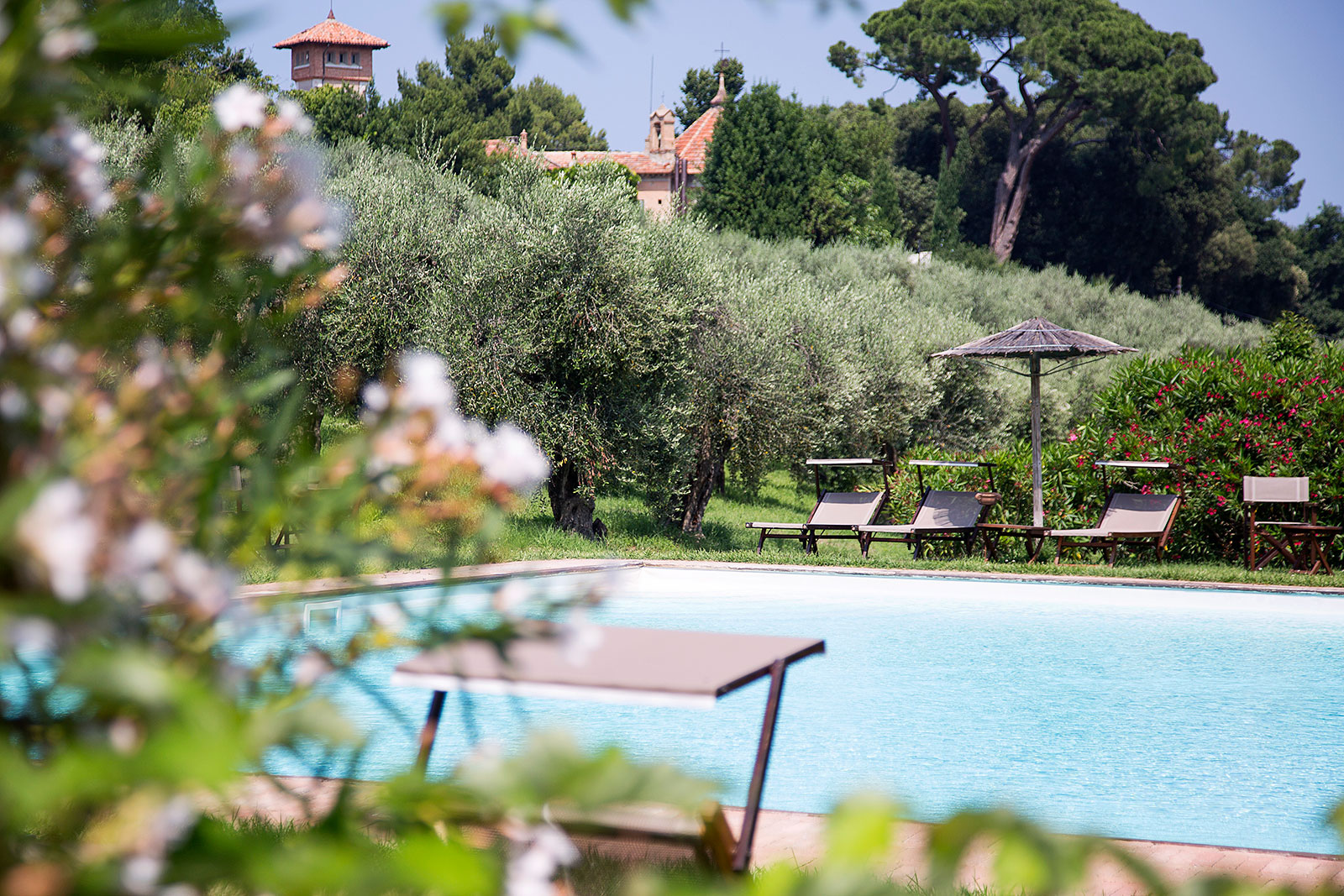 piscina in hotel a pesaro